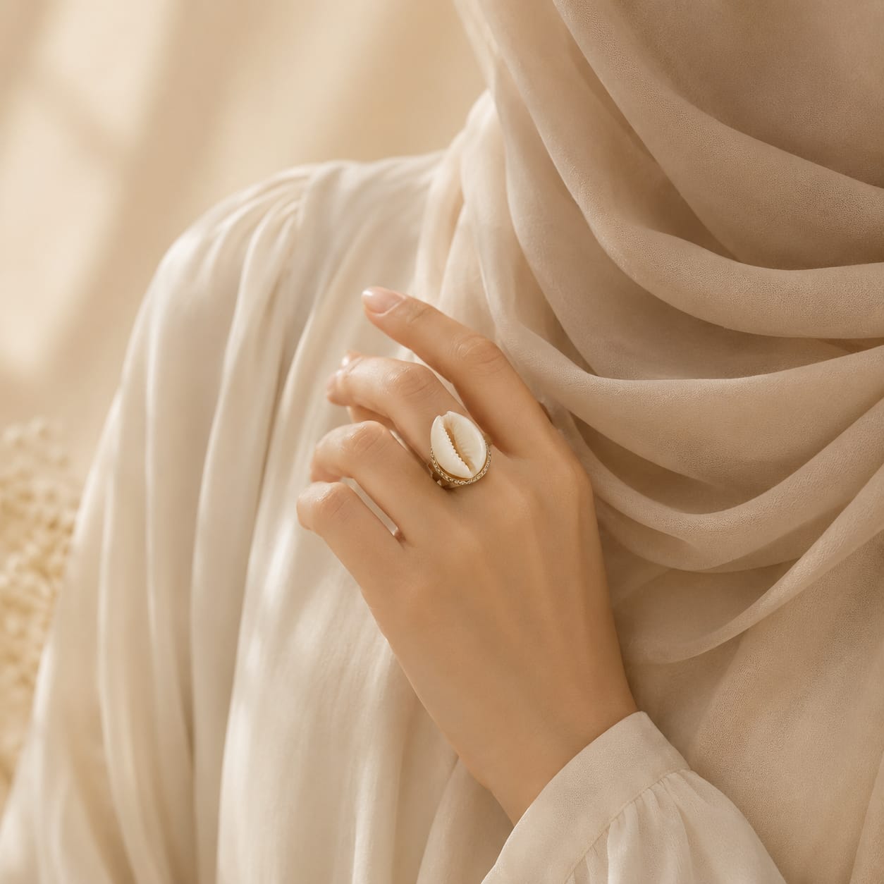 Fashionable Creative Light Luxury Alloy shell decorated Ring